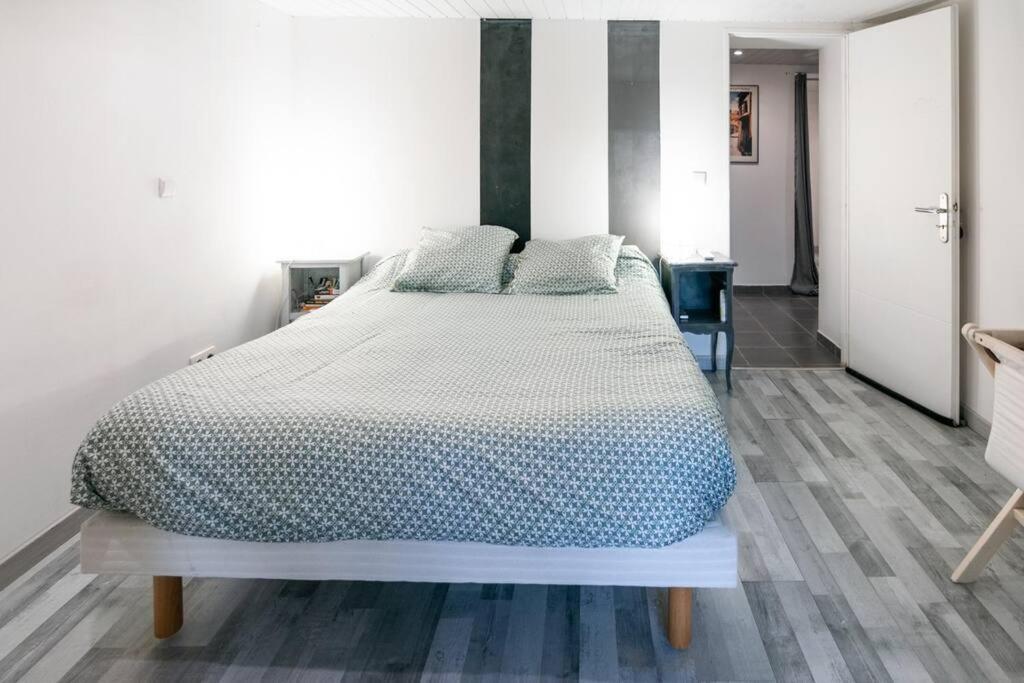 Appartement Le Jutini Caunes-Minervois Exterior photo